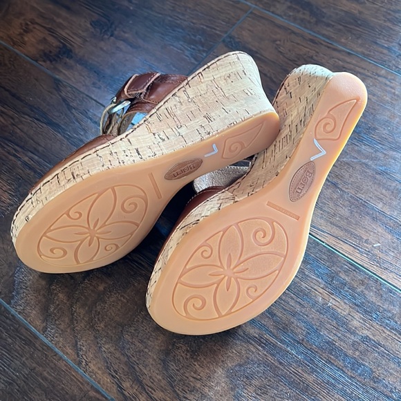 Born Leather Wedge - Picture 5 of 10